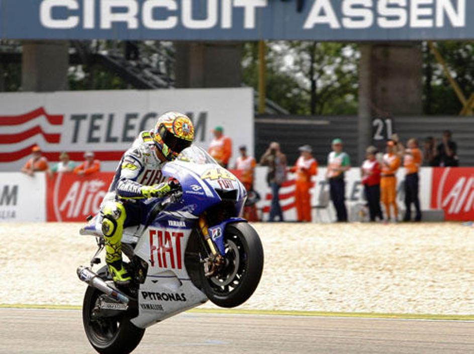 The Doctor je po startu padel na tretje mesto, ko pa je v drugem ponovno prišel 