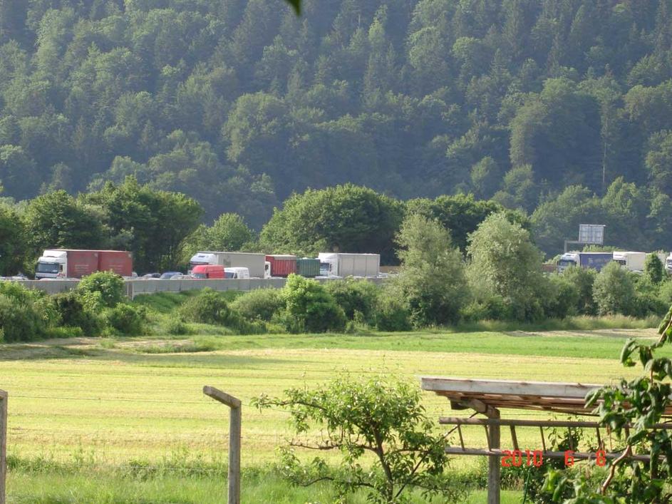 zastoj, tovornjaki, nesreča