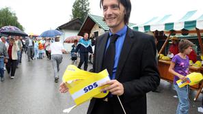 Zdajšnjemu županu Ljubljane Zoranu Jankoviću in njegovemu nogometnemu stadionu b