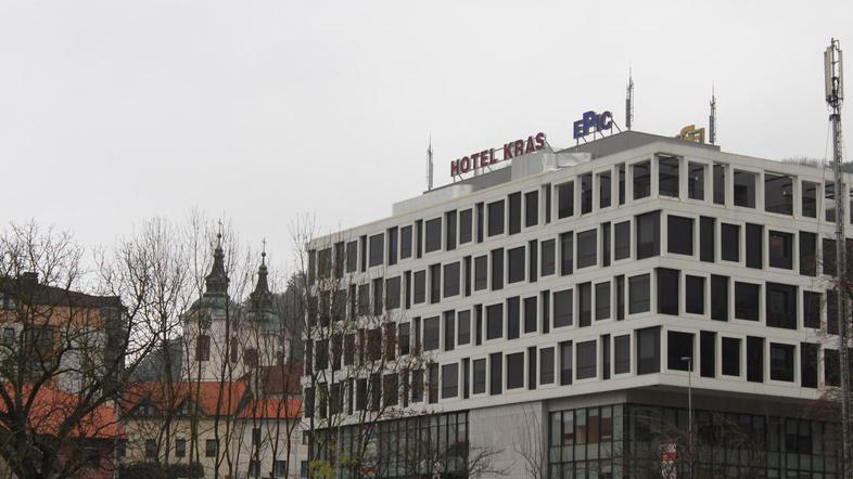 Hotel Kras je odprt že od julija, dokončnega okoljevarstvenega dovoljenja za nje