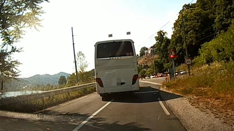 Nevarno ravnanje voznika avtobusa