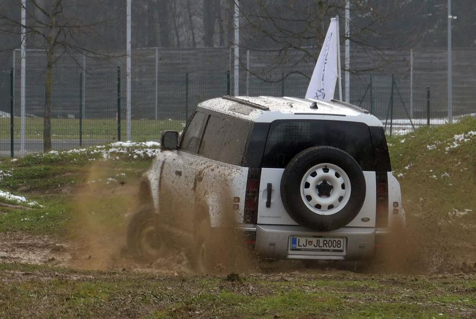 land rover defender experience | Avtor: MatijaJanežič