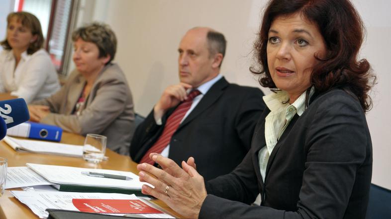 ljubljana 17.09.09, rudi dolsak,vd direktor, nena kopcavar gucek, gripa, pandemi