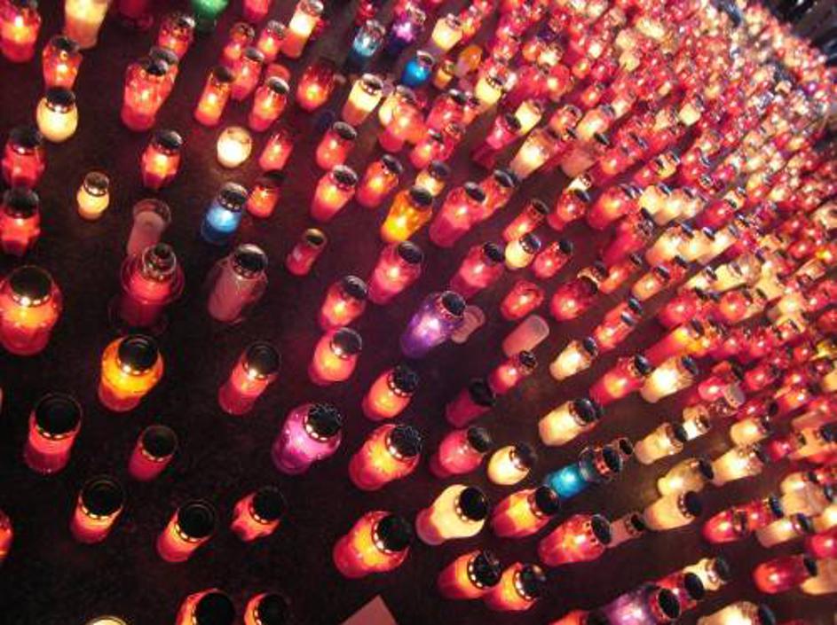 V soboto so se številni s prižigom svečke poklonili 20-letnemu Gorazdu.