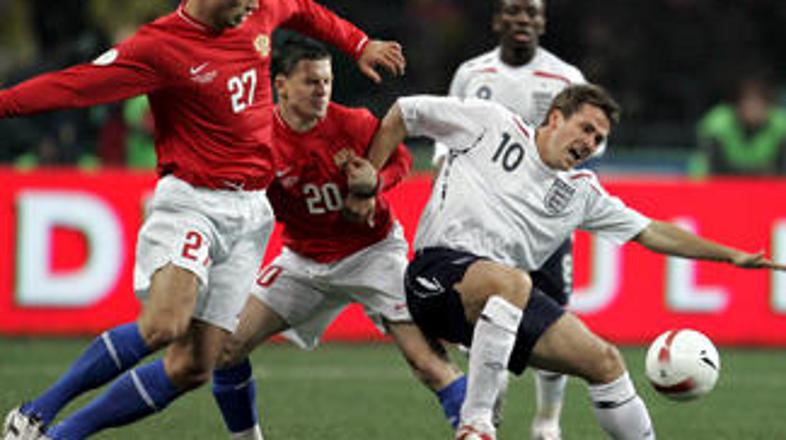 Michael Owen v ruskem primežu.