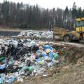 Da lahko na deponijo Leskovec odlagajo odpadke, jih za zdaj vozijo na predhodno 