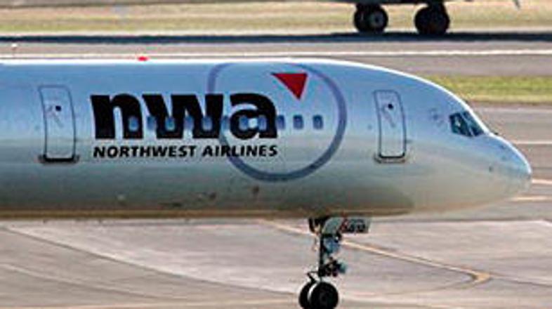 Na letalu družbe NWA so našli potnika, okuženega s tuberkulozo, zato iščejo njeg