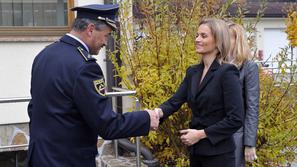 Ministrica Kresalova je ob obisku poudarila, da reorganizacija ni povezana s pol