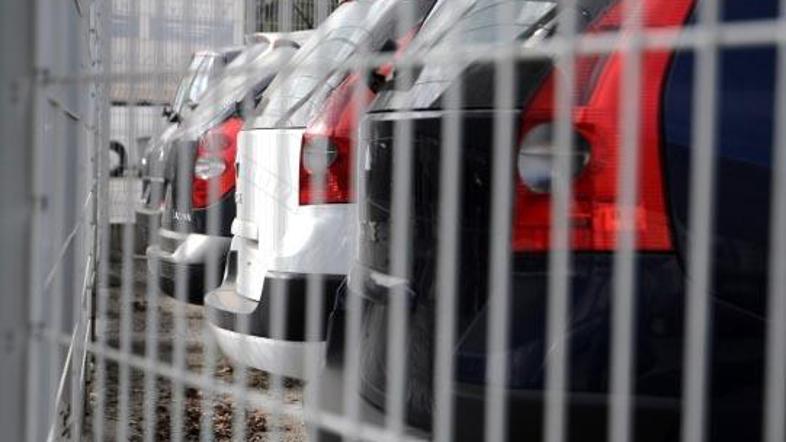 Osumljenec ni plačeval davkov na dodano vrednost in na motorna vozila, zaradi če