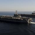 Letalonosilki USS John C. Stennis and USS George H. W. Bush blizu Hormuške ožine