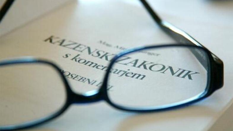 Kazenski zakonik za dejanja, ki jih avtorjema in podpisnikom obeh peticij očitaj