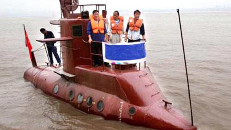 Li Yuming se lahko pohvali s tri metre dolgo podmornico, ki se lahko potopi do 2