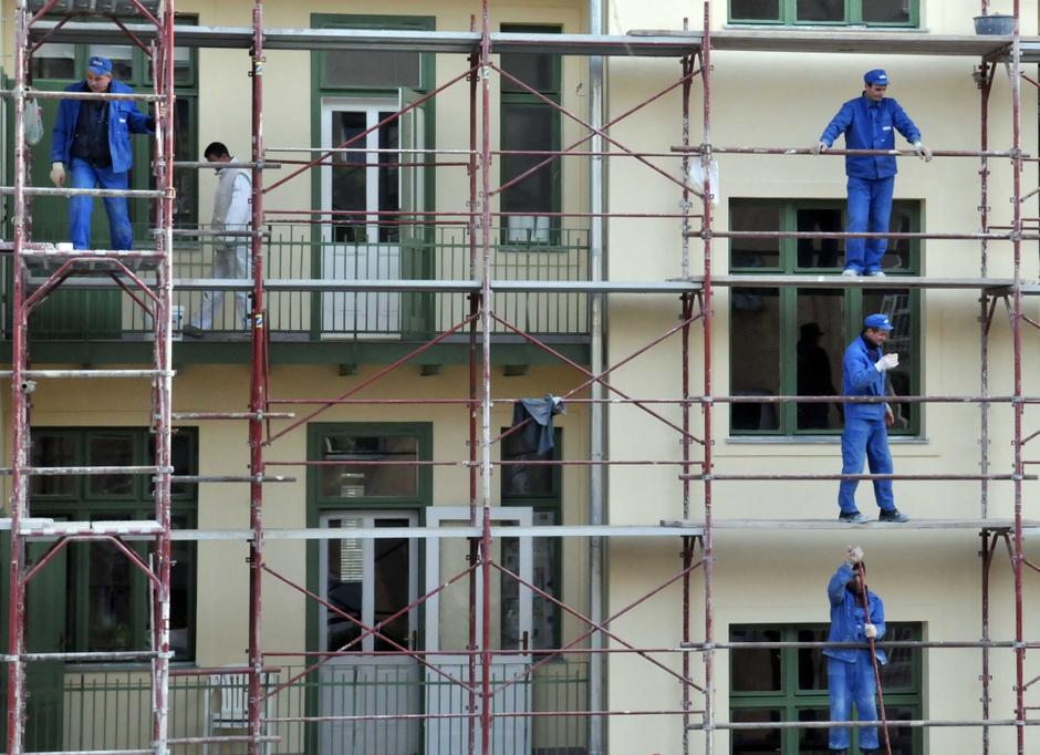 Ljubljana 18.11.08, gradnja, delavci, podest, bloki, obnova Foto: Dejan Mijovic | Avtor: Ljubljana 18.11.08, gradnja, delavci, podest, bloki, obnova Foto: Dejan Mijovic