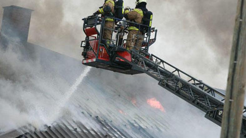 Požar v samskem domu po prvih podatkih ni poškodoval nobenega tamkajšnjega prebi