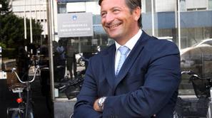 Proces v primeru Patria bo Erjavca ponesel še višje, menijo analitiki. (Foto: Žu