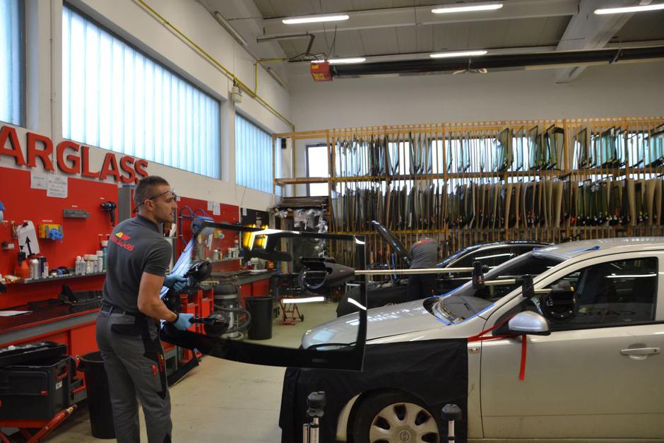 Popravilo avto stekla | Avtor: Gregor Prebil