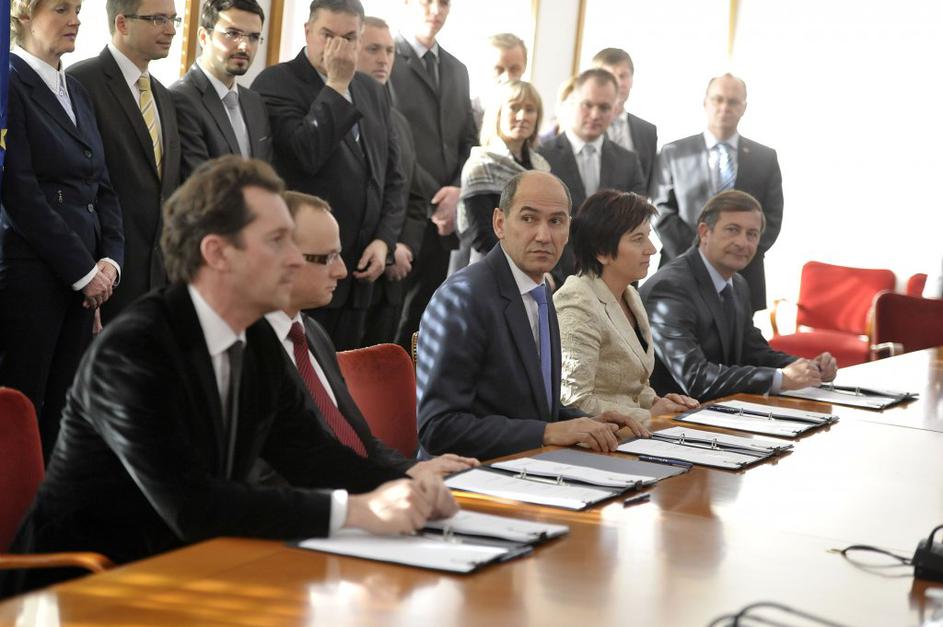 podpis koalicijske pogodbe 25-01-2011