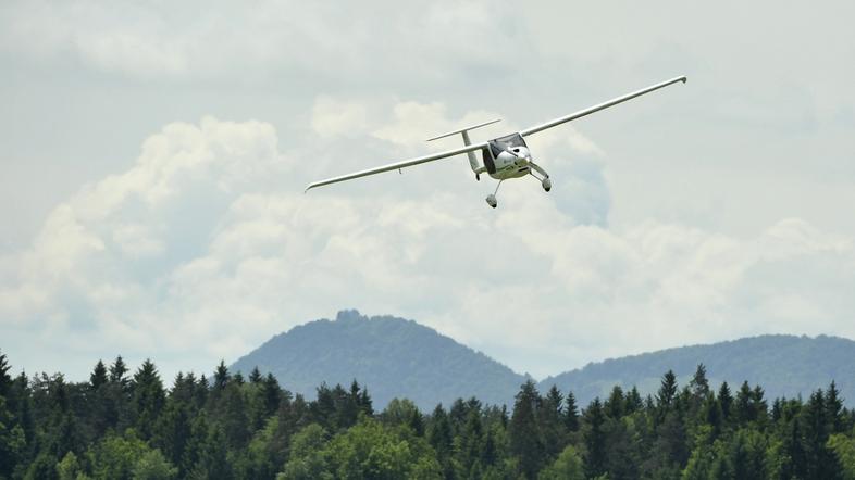 slovenija 26.05.13, Matevz Lenarcic, prihod Matevza Lenarcica, na brnisko letali