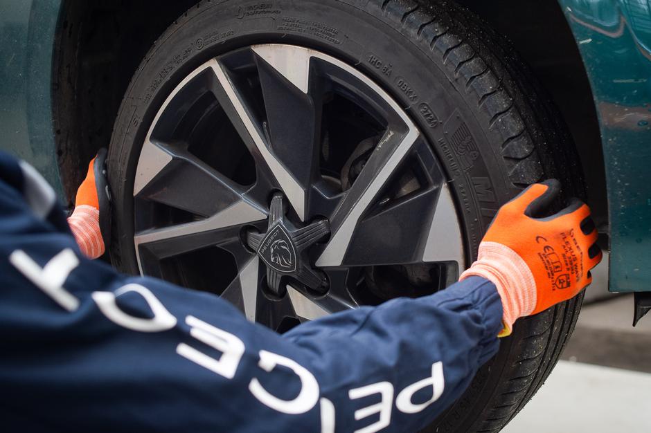 Servis vozil Peugeot | Avtor: Žurnal24 