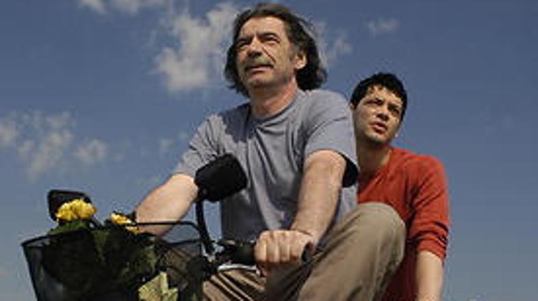 Svet je velik in rešitev se skriva za vogalom, film, ki je nastal v koprodukciji