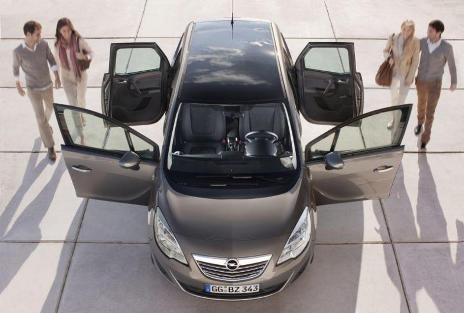 Največja novost pri novi opel merivi so zadnja potniška vrata, ki se odpirajo v 