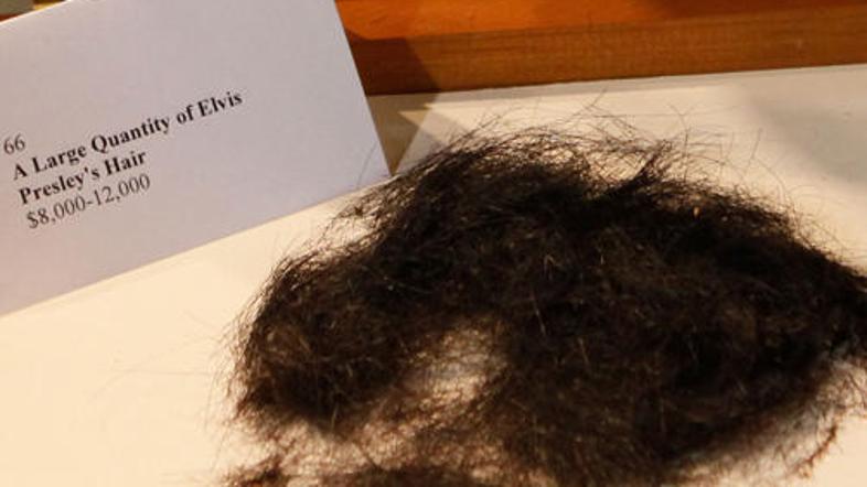 Elvisov pramen las je kupil neznani kupec.