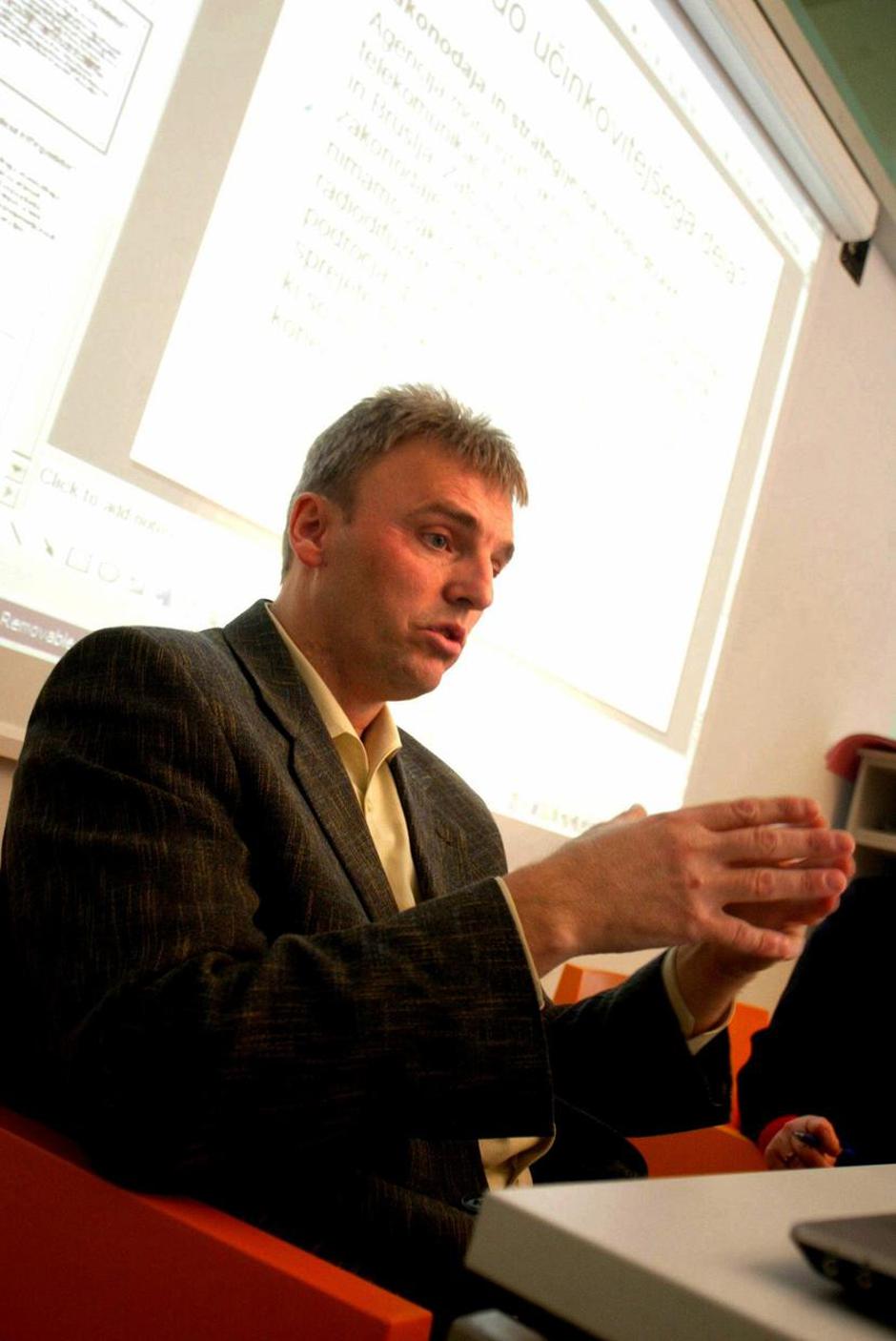 Sodišče bo moralo znova presojati o Simoničevi razrešitvi. (Foto: BOBO) | Avtor: Žurnal24 main