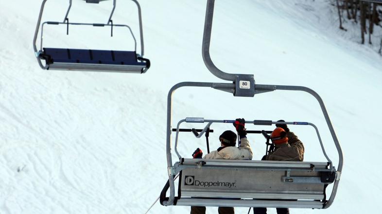 gorenjska 14.02.08 sedeznica, zicnica, smucarji, sneg, Kranjska Gora, smucisce; 