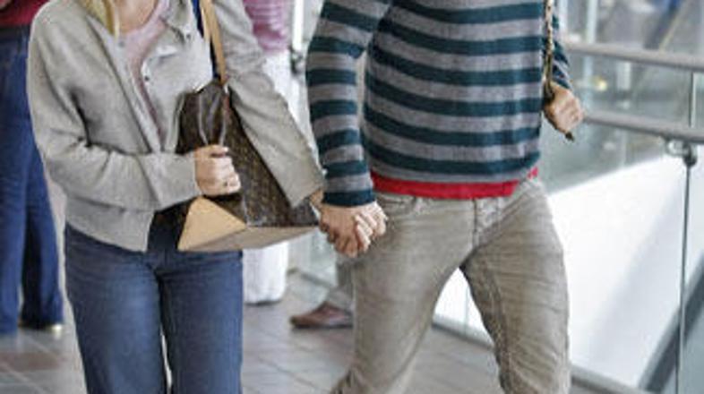 Po skrivni in majhni poroki si želita še veliko poroko.