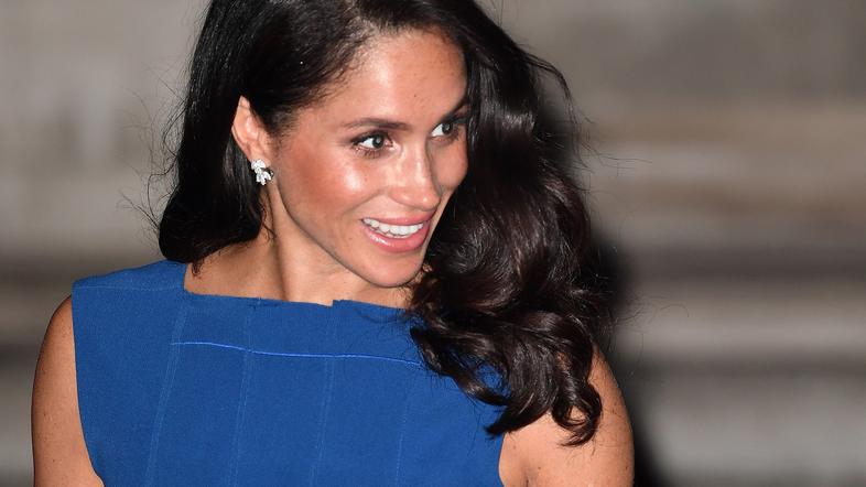 Meghan Markle v modri obleki