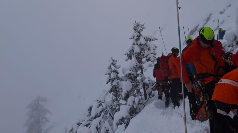 Reševanje planincev Vodnikov dom