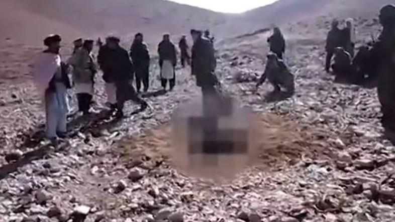 Talibani kamenjajo dekle