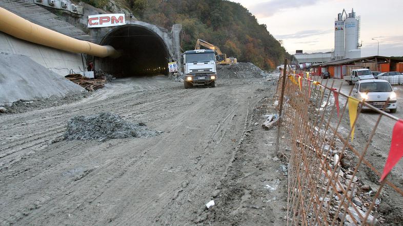 Za koliko se bo pogodbeni rok – marec 2013 – zavlekel in kakšne ukrepe naj bi Da