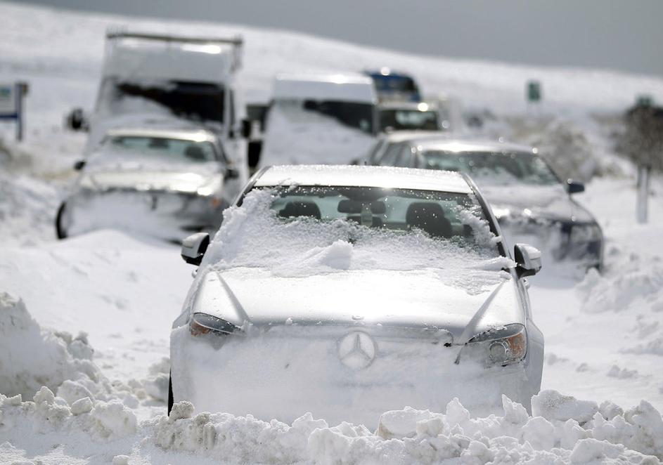 sneg, Velika Britanija, ceste, avtomobili