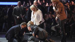 23-letnik je z vzmetnimi hoduljami preskakoval avtomobile. Dvakrat je uspešno sk