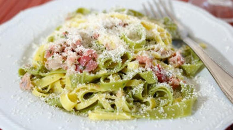 K jedi si privoščite motovilec ali rukolo.