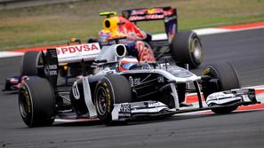 Rubens Barrichello (Williams) in Mark Webber (Red Bull)