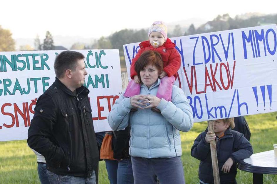 rANČE, PROTEST, PESNICA, ŽELEZNIŠKI PREHOD