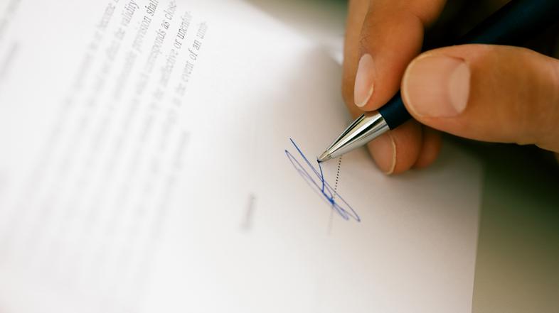 razno 28.09.12. podpis, pogodba, foto: shutterstock