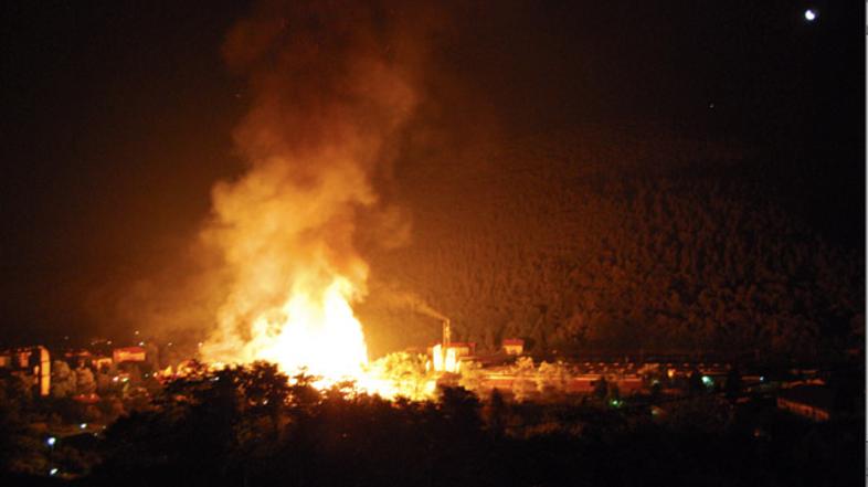 Požar v tovarni Liko.