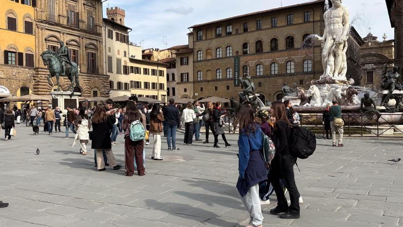 Firence ljudje na trgu