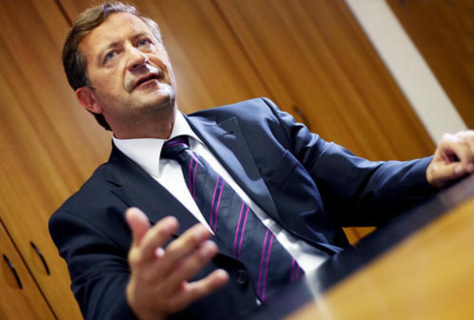 Erjavec ni želel razkriti imena kandidata.