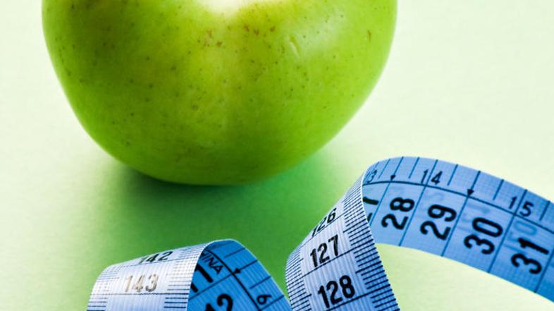 Tudi fantje se spopadajo z motnjami prehranjevanja. (Foto: Shutterstock)