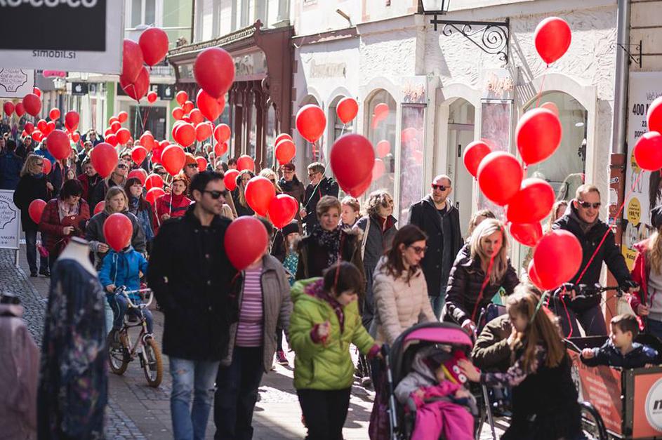 Vseslovenski pohod z rdečimi baloni