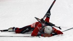 Takole se je v cilju zgrudil zmagovalec. (Foto: Reuters)