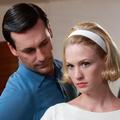 Don Draper (Jon Hamm) in Betty Francis (January Jones)