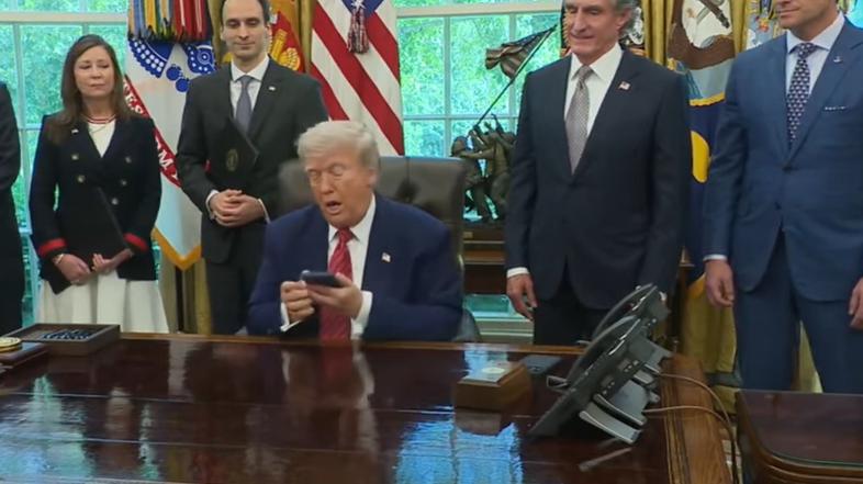 Donald Trump in telefon