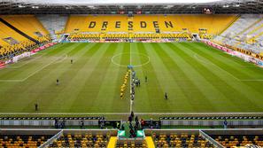 Dynamo Dresden Ingostadt 2. Bundesliga stadion tribuna prazni sedeži