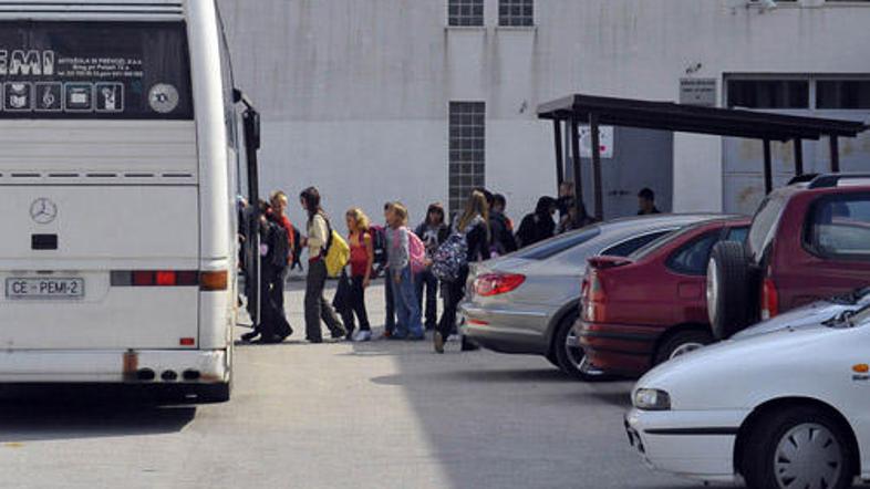 ''Zdravi otroci naj odidejo v šolo,'' so si enotni strokovjaki.