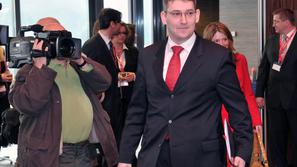 Mercator Žige Debeljaka se s pravnim mnenjem otepa Agrokorja, Laščani pa hočejo 